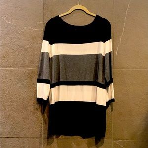 COLORBLOCK TUNIC, Black/White/Grey. Rayon, sz XL.